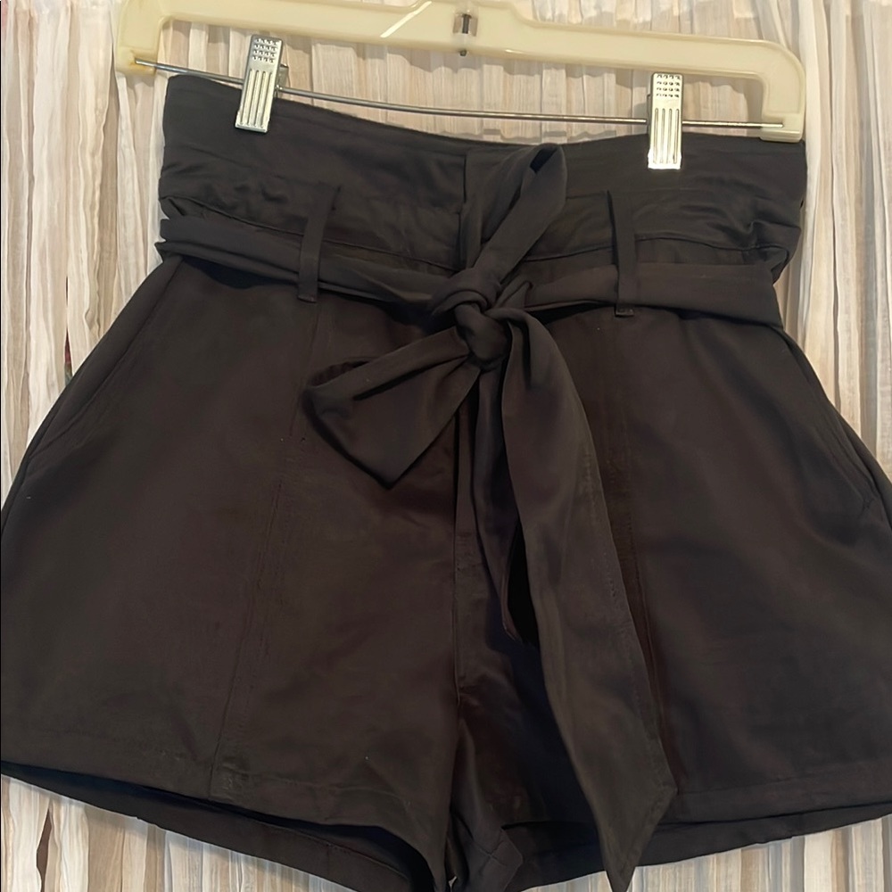 New Gilli Black High Waist Paperbag Shorts. Size Small